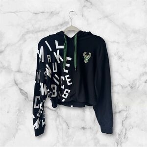 Cropped Milwaukee Bucks Black Hoodie